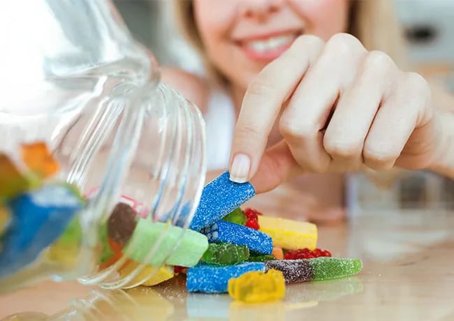 woman-eating-candy