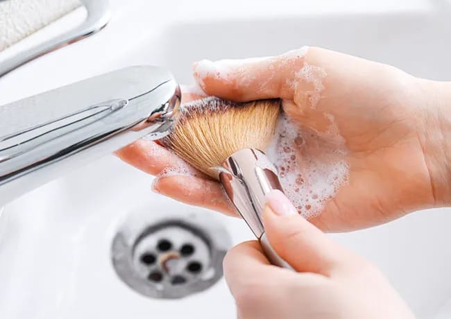 washing-makeup-brushes