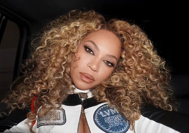 Beyoncce F1 selfie
