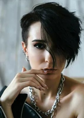 woman-pixie-undercut