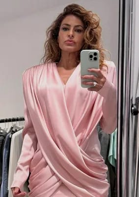 Eva Mendes selfie pink dress