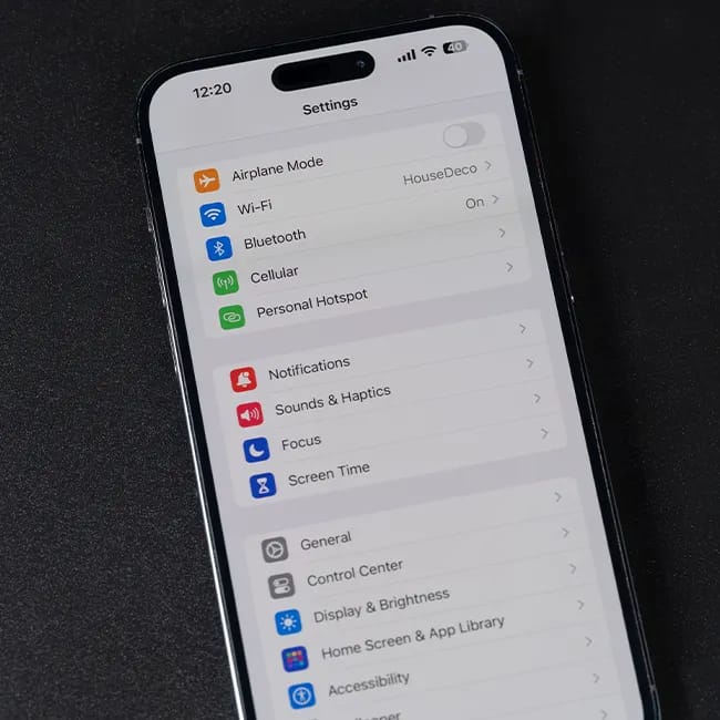iPhone settings screen indicating charging needs.