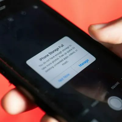 iPhone displaying full storage notification.
