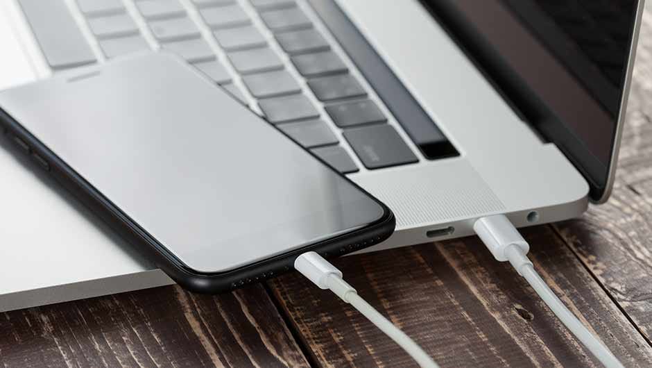 How to Charge Phone While Laptop is Closed: Easy Power Tips