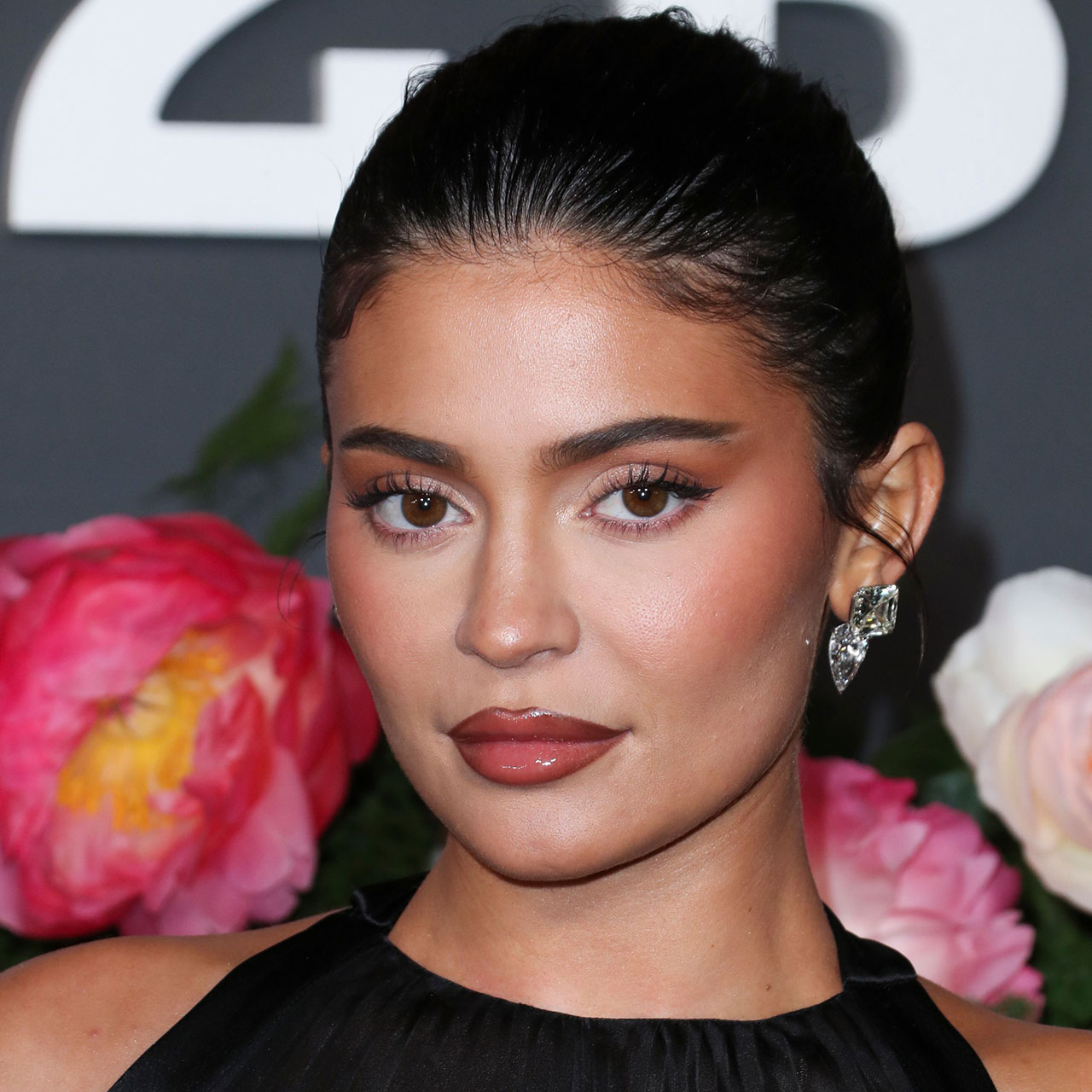 kylie jenner red versace dress Kylie Jenner Flaunts Her Figure In A Vintage Versace Gown For Speci