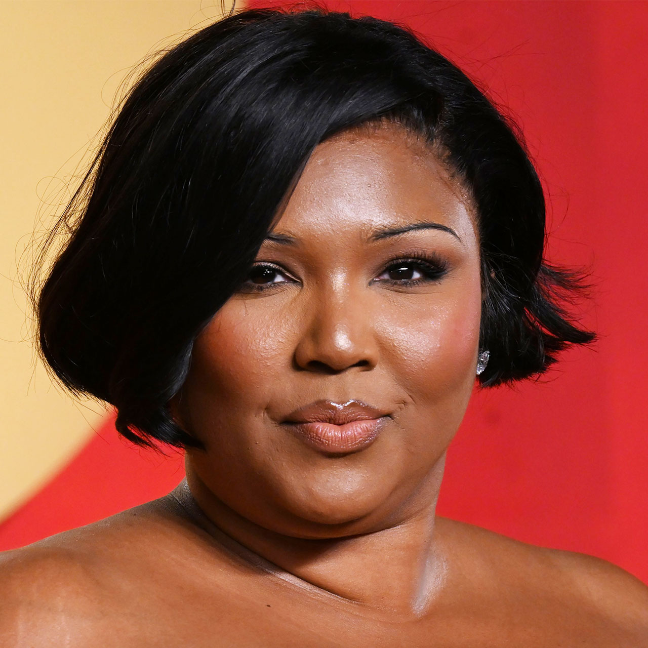 lizzo cut out shirt dress CONTROVERSY OVER LIZZO'S THONG DRESS AT GAME? The singer's fashion choice at Sunday's Lakers game had Twitter on fire the co-hosts weigh in. abcn.ws/2CcjBVI