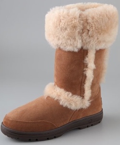 uggs boots with the fur on the outside