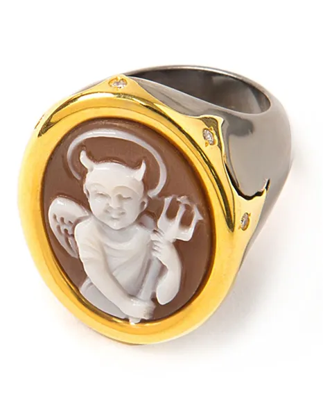 Cameo signet ring with vintage charm by Amadeo.