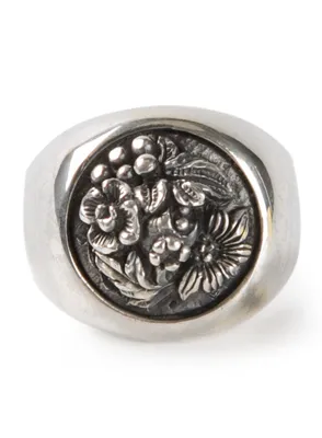 Chunky signet ring with a bold presence by Ugo Cacciatori.