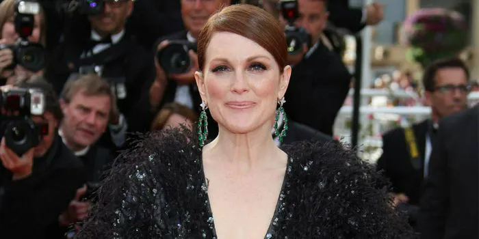 Julianne Moore! Image from SHEfinds