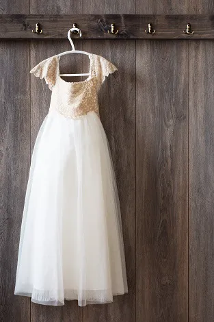 Hang up your dress. Image from SHEfinds