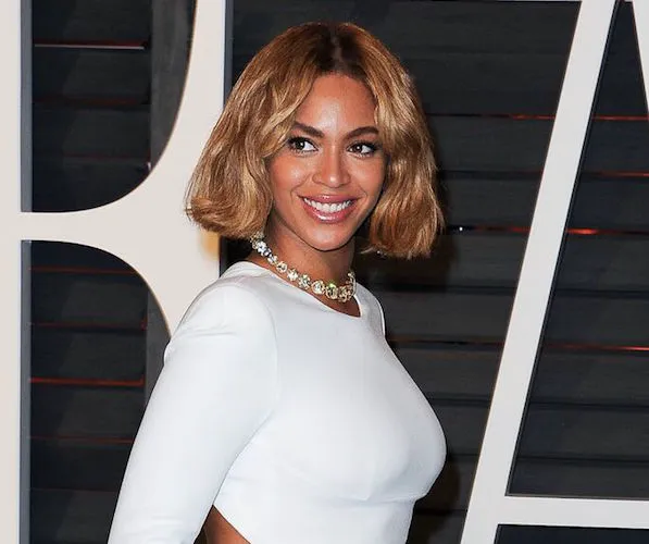 "Beyoncé smiling at an event"