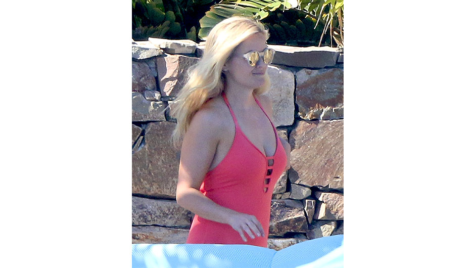 Reese Witherspoon Let Her Hair Down While On Vacation In Cabo San Lucas