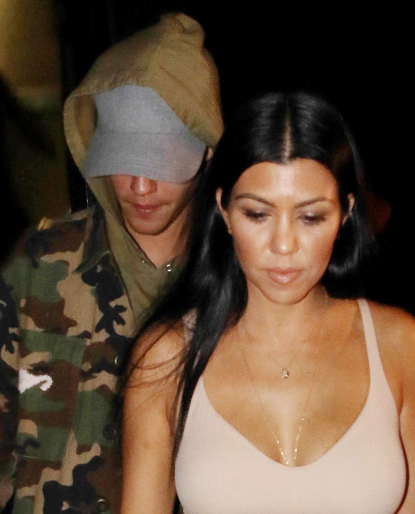 NO JUST JARED USAGE Kourtney Kardashian and Justin Bieber leaving The Nice Guy together in West Hollywood Pictured: Kourtney Kardashian, Justin Bieber Ref: SPL1148847 101015 Picture by: Splash News Splash News and Pictures Los Angeles:310-821-2666 New York: 212-619-2666 London: 870-934-2666 photodesk@splashnews.com 