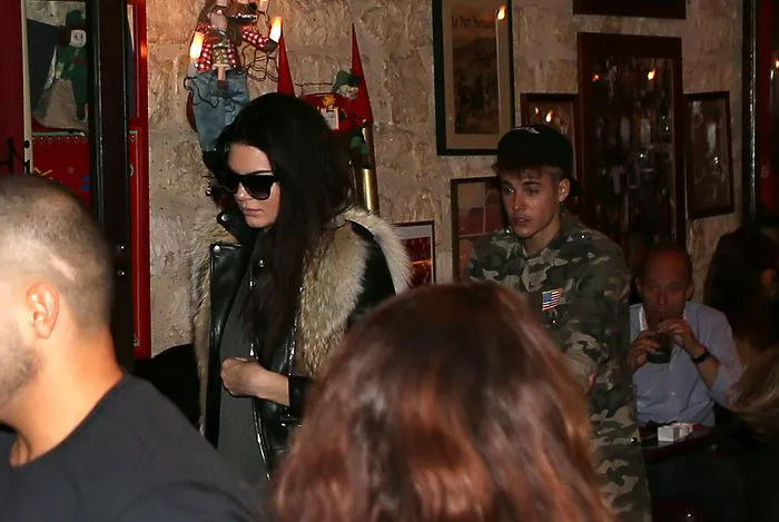 Justin Bieber and Kendall Jenner leave a restaurant in Paris on September 30, 2014. Pictured: Kendall Jenner and Justin Bieber Ref: SPL854683 300914 Picture by: KCS Presse / Splash News Splash News and Pictures Los Angeles:310-821-2666 New York: 212-619-2666 London: 870-934-2666 photodesk@splashnews.com