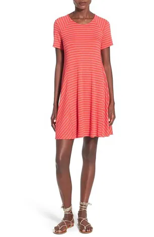 Chic summer outfit featuring vibrant patterns
