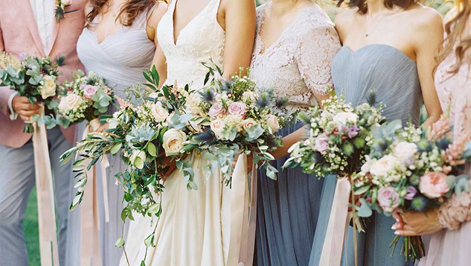 Don't forget these Bridesmaid Must Haves! #bridesmaids #weddingday