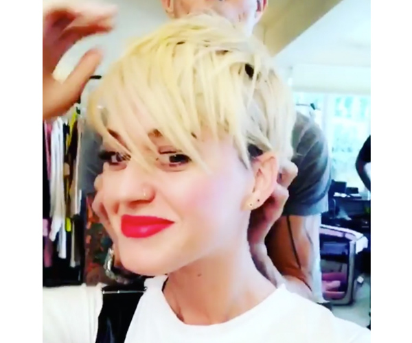 Katy Perry blonde short hair