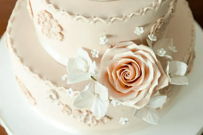 Cutting the cake. Image from SHEfinds
