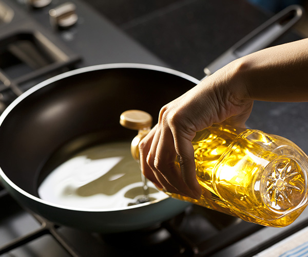 The Worst Cooking Oils For Weight Loss, According To A Nutrition Expert