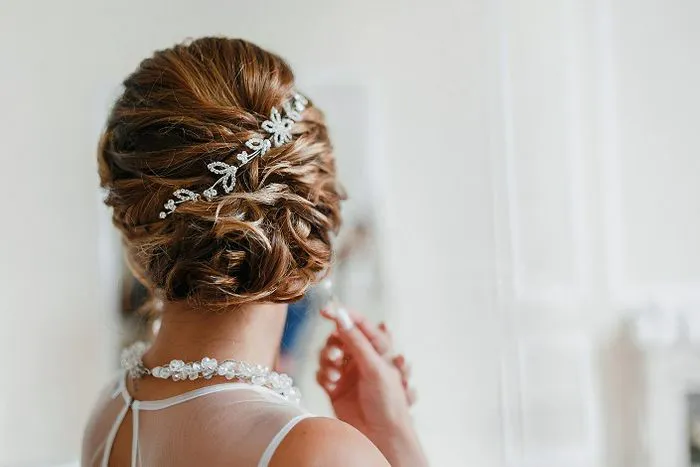 Check the bride's hair and makeup. Image from SHEfinds