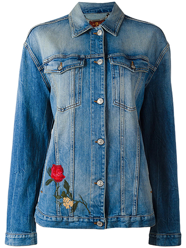 This New Jean Jacket Trend Is Not What You’d Expect - SHEfinds