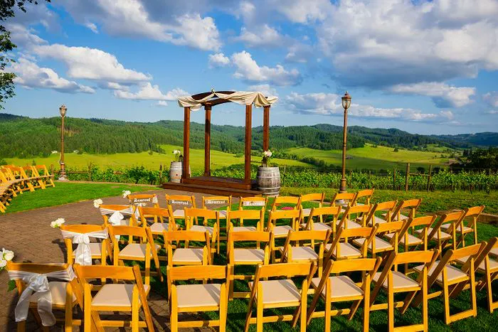 Getting married in the off season. Image from SHEfinds