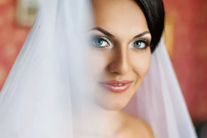 Put on the veil. Image from SHEfinds