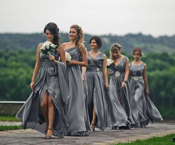 Choosing Too Many Bridesmaids choosing bridesmaids mistakes