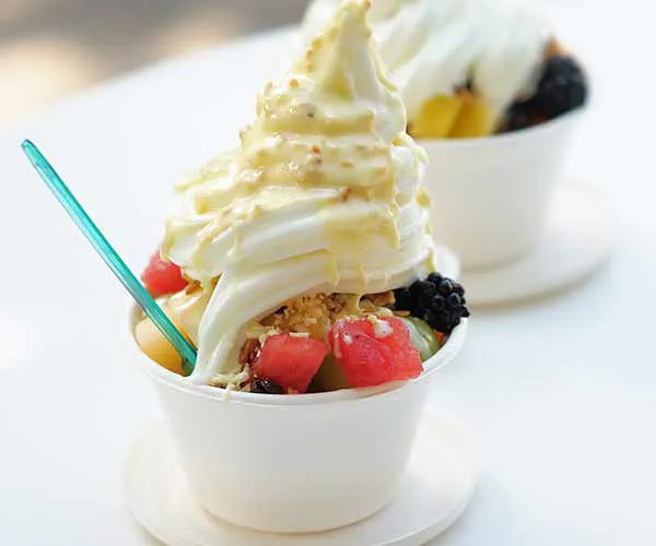 DIY Strawberry Frozen Yogurt healthy desserts