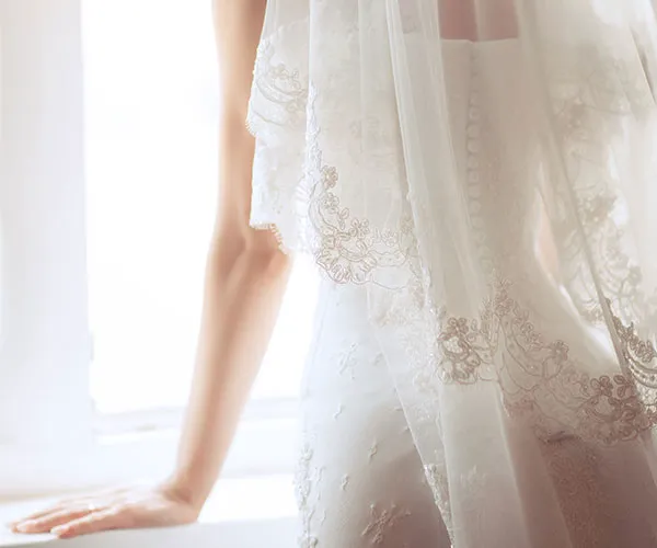 Spray Perfume never do wearing wedding dress