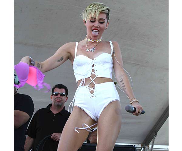 <b>4. Miley Cyrus </b> Miley cyrus camel toe
