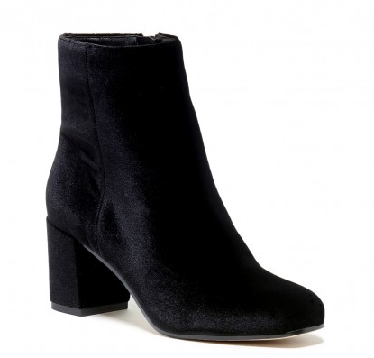Every Woman Should Own These Boots–They Never Go Out Of Style - SHEfinds