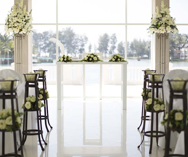 Can You Switch Up The Food At Cocktail Hour? wedding venue