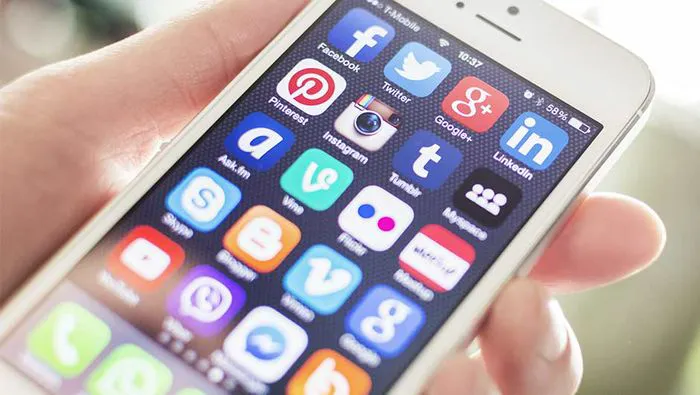 "Example of apps that can be deleted to free up space on iPhone"
