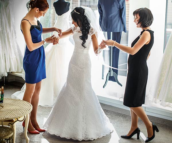 35 Hacks For Last-Minute Wedding Dress Emergencies Every Bride ...