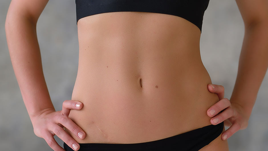 How To Get A Flat Stomach Without Going To The Gym, According To