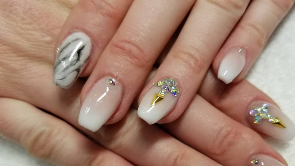 I Didn't Realize How Bad Acrylic Nails Were For My Nails Until I Stopped  Using Them - SHEfinds