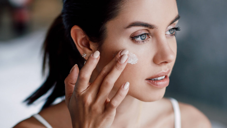4 Cheap Natural Products Dermatologists Swear By For Elasticity - SHEfinds