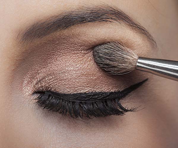 applying eyeshadow mistake