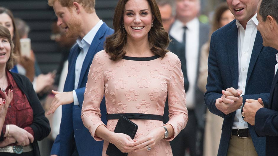 Kate Middleton 'forgets' to zip up handbag with its contents the subject of  speculation - Daily Record