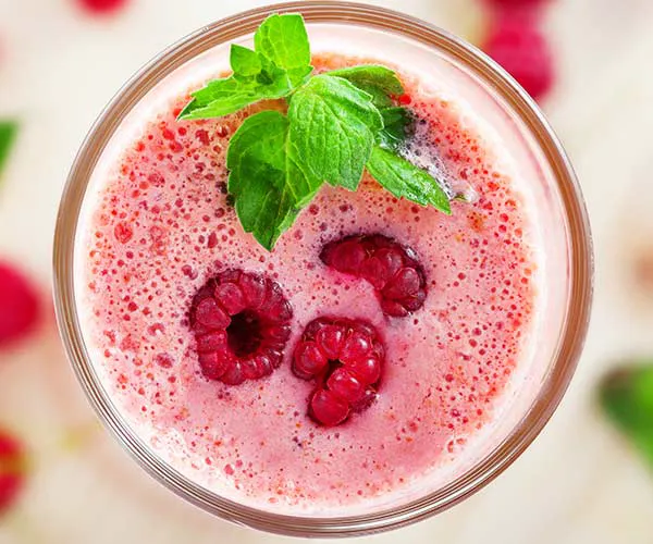 raspberry and apple smoothie