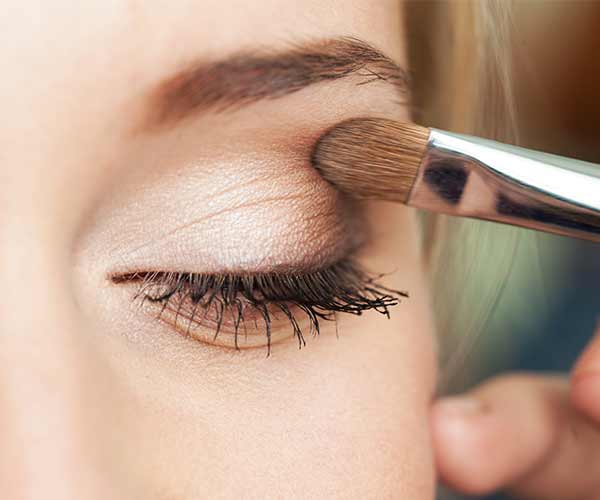 woman applying eyeshadow