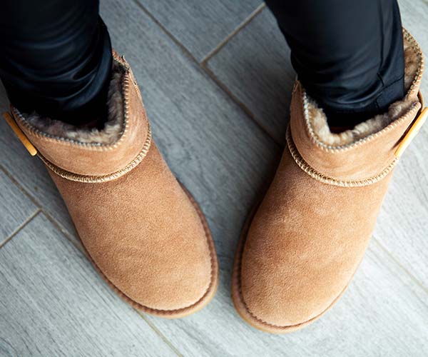 how to clean uggs