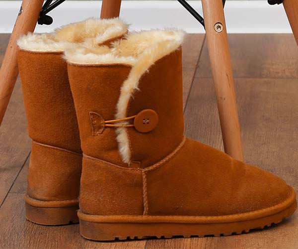 how to clean uggs