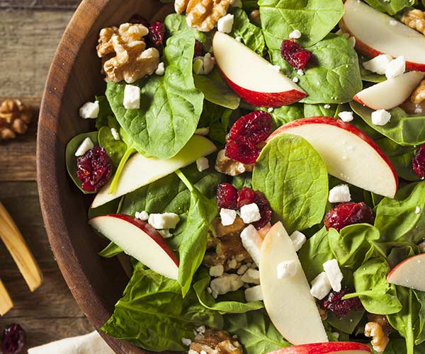 salad with spinach and apples