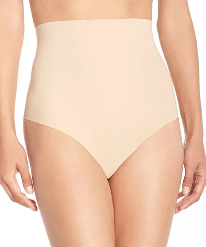 Control top thong offering support and smooth silhouette.