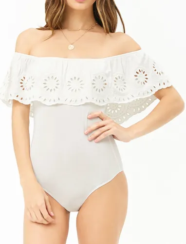 Trendy off-the-shoulder top in a versatile design.