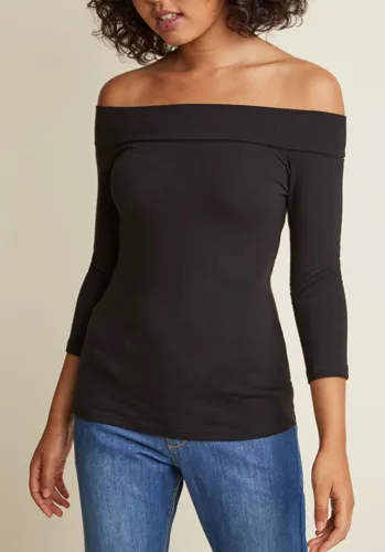 Elegant noir cafe parfait top with off-the-shoulder style.