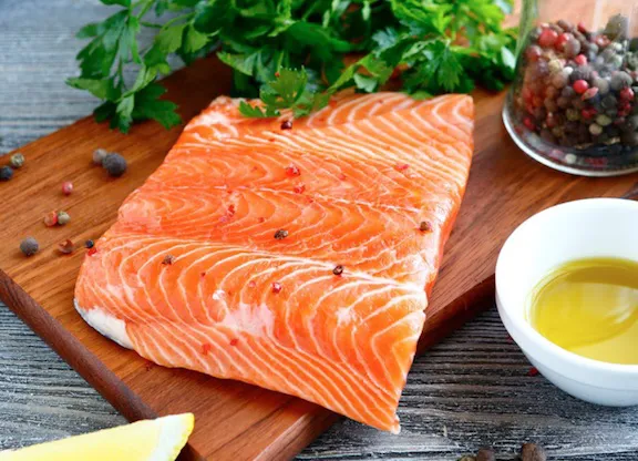 Wild salmon dish promoting weight loss and healthy eating.